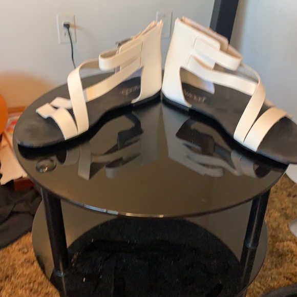 White sandals size 10 - Picture 3 of 4